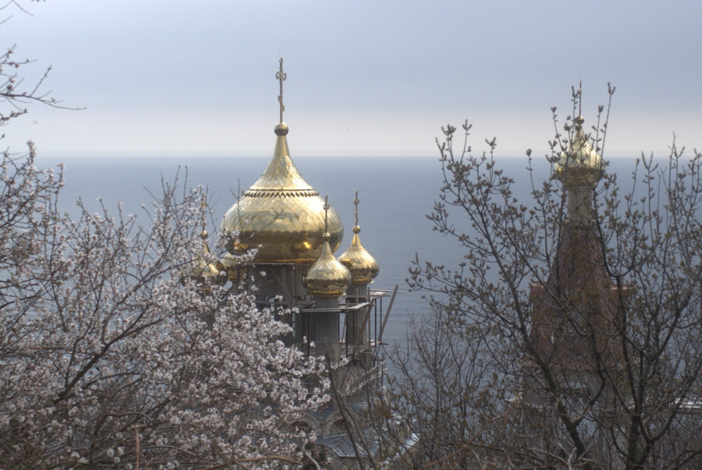 Алупка храм Архангела Михаила внутри